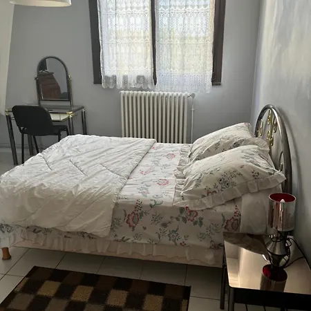 Bed & Breakfast Mimimamy Drancy